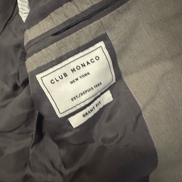 Club Monaco Blazer fits a Size Medium made with Italian Fabric - Picture 2 of 3